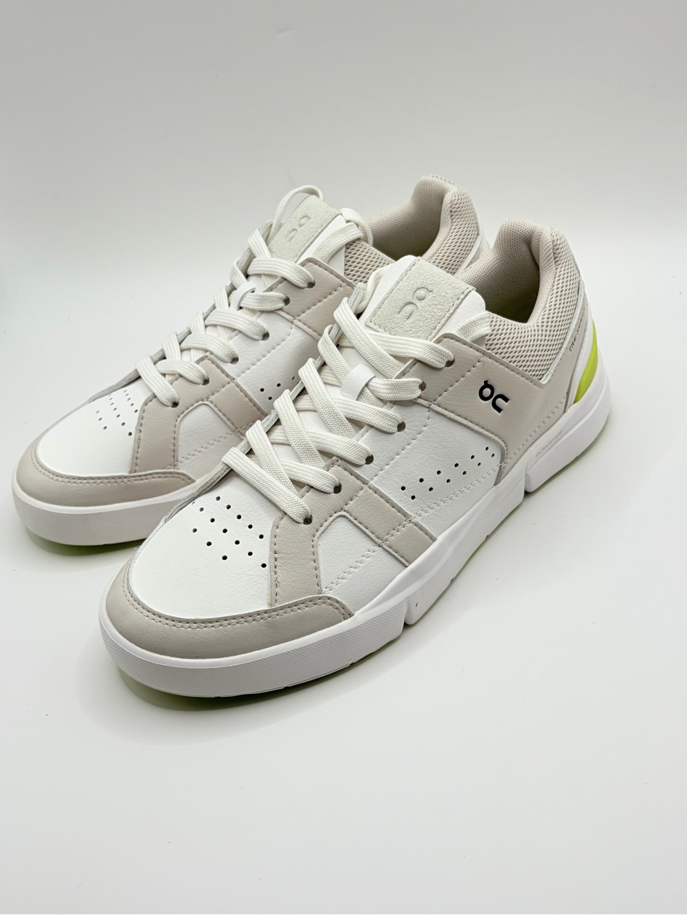 On Running The Roger White Low-Top Sneakers - Picture 3 of 7